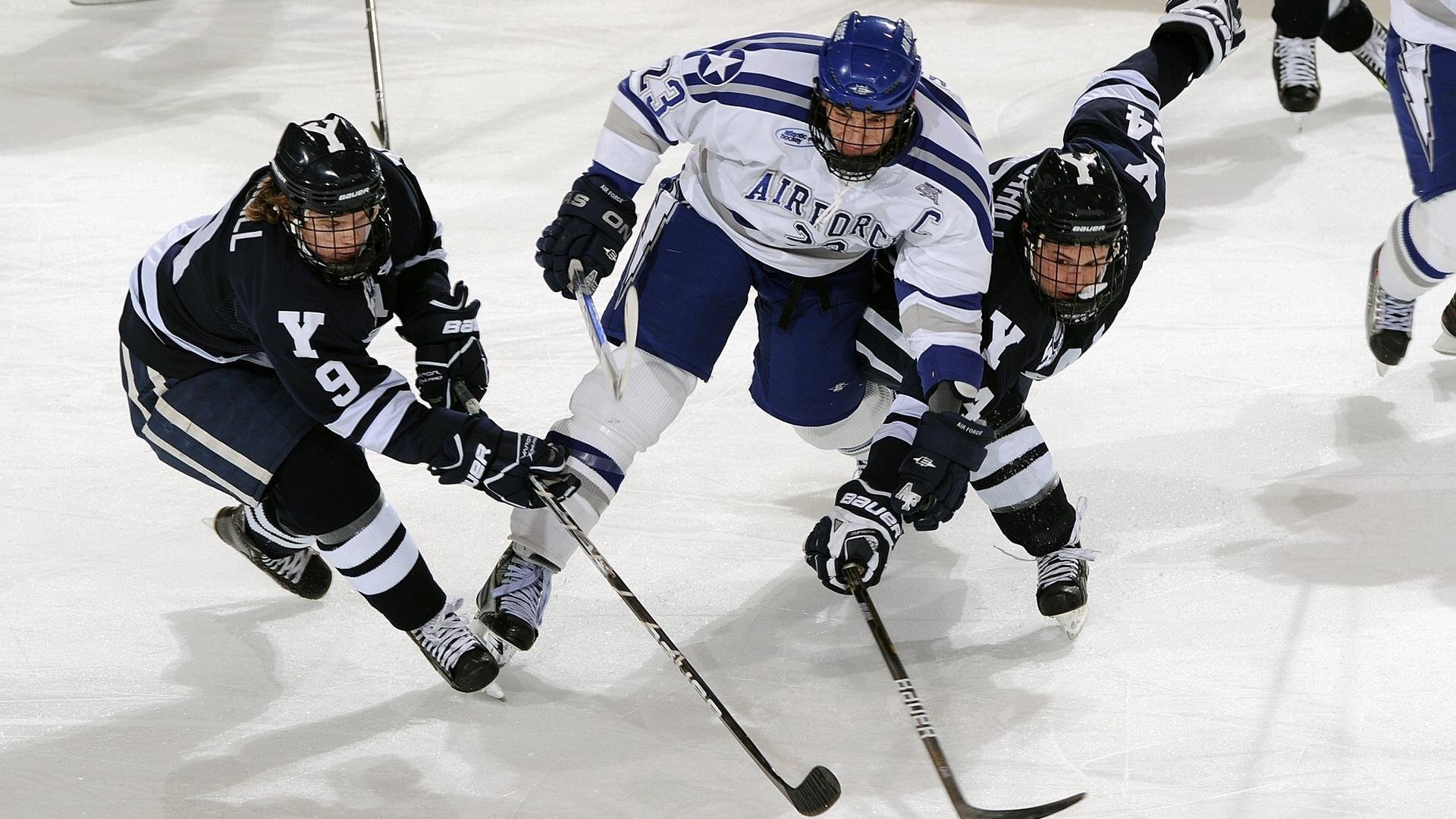 “三亿人上冰雪”政策持续推进，冰雪运动参与人数不断增加，带动三亿人参加冰雪运动目标